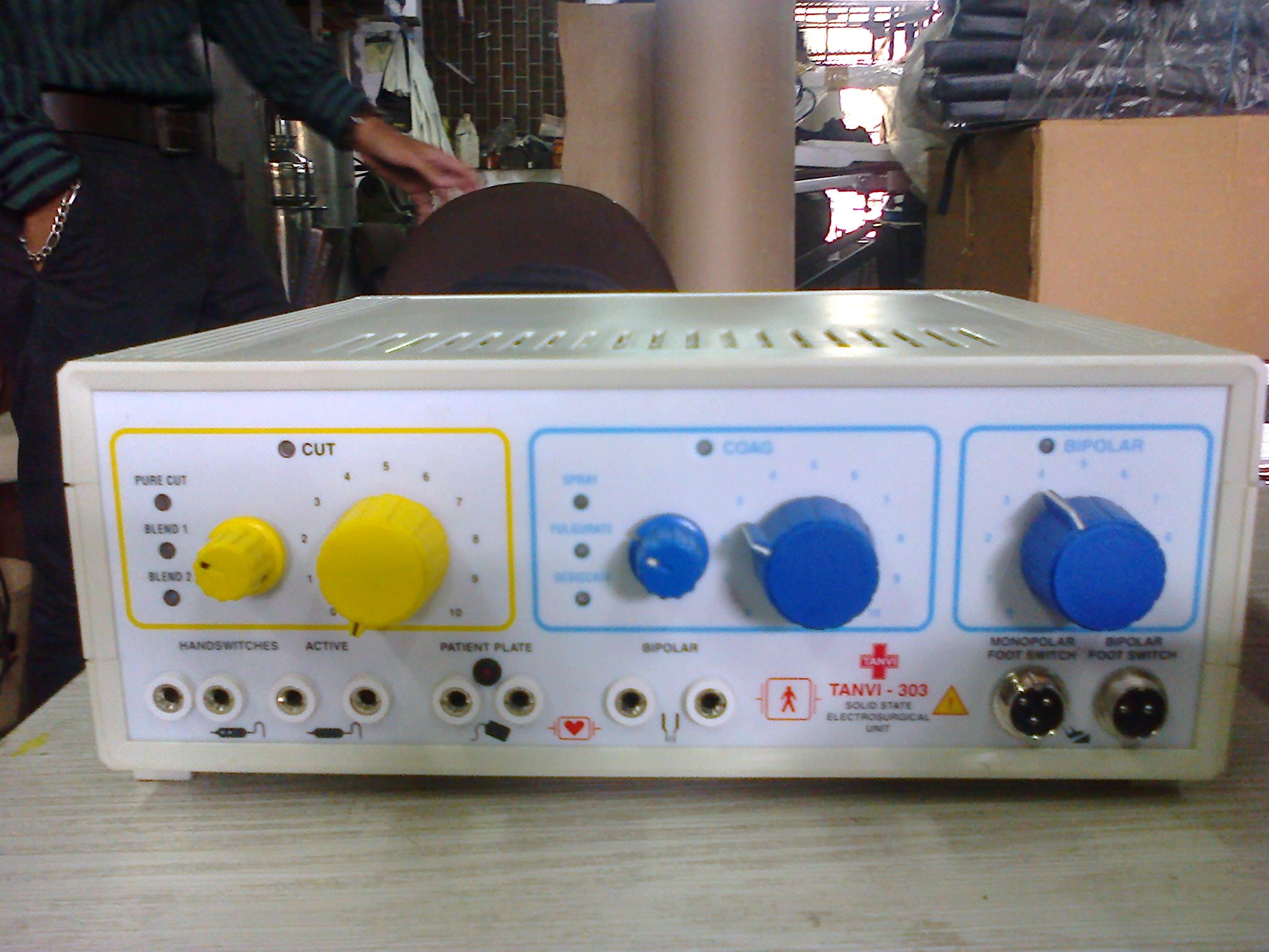 Tanvi Solid State surgicalDiathermy 400w with HandswitchPencil Analouge Cautery